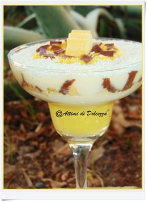 BICCHIERE DI CREMA AL LATTE DI COCCO E MANGO