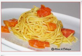 SPAGHETTI AGLIO OLIO PEPERONCINO E POMODORINI