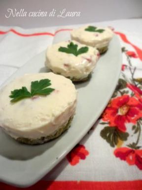 MINI CHEESECAKE SALATE AI PROFUMI DELL’ORTO E POMODORINI