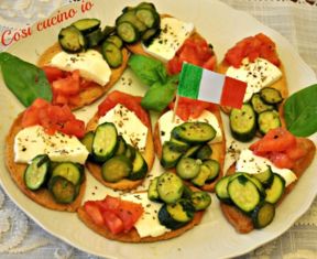 Crostini tricolore ricetta fingerfood