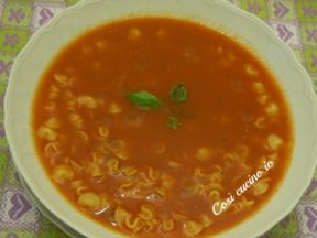 Minestra di pomodoro fresco