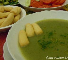 Zuppetta di lattuga e patate, ricetta vegetariana