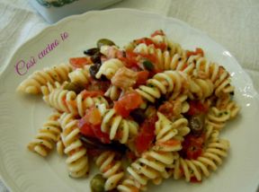 Fusilli tonno pomodoro e pesto di melanzana, ricetta estiva