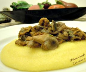 Polenta e funghi trifolati, ricetta confortfood
