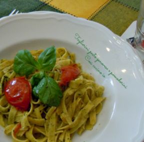 Taglierini al pesto genovese e pomodorini