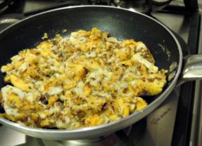 Uova strapazzate in salsa di funghi tartufata