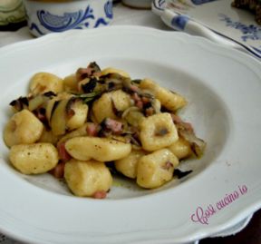 Gnocchi di ricotta al radicchio tardivo e fiocco di Sauris