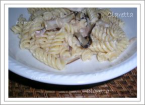 Fusilli con radicchio e robiola al vino