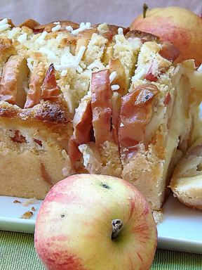 Plumcake alle mele di giardino | PaneeCioccolatoblog