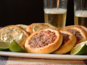 Focaccina con carne o formaggio (Esfiha)