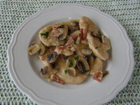 Petto di pollo funghi e pancetta