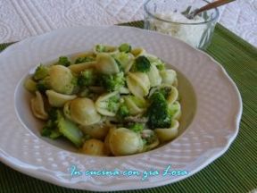 Orecchiette con broccoli e acciughe