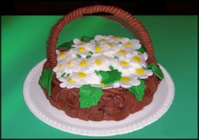 Torta compleanno: un cestino con margherite