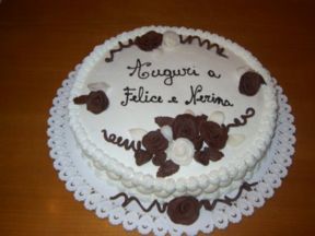 Torta decorata con cioccolato plastico