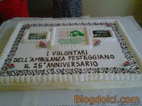 Torta per anniversario volontari AVIS