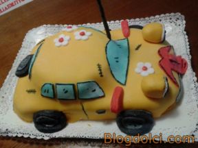Torta a forma di auto un po’ particolare