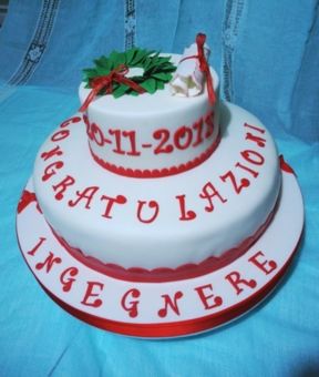 Torta per festeggiare la laurea