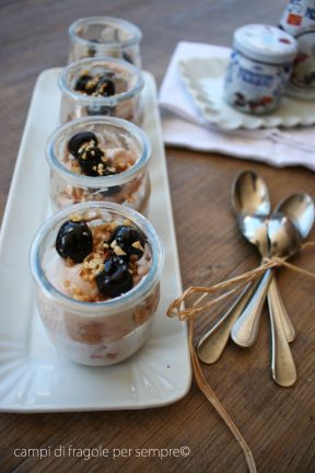 Creme di formaggio all’amarena con nocciole ed amarene sciroppate