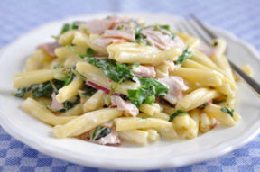 Pasta con spinaci prosciutto e panna