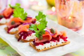 Tartine al salmone affumicato e maionese per Capodanno