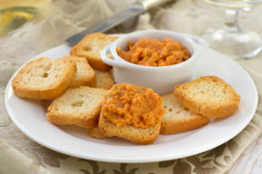 Crostini con patè di salmone per la Festa della donna