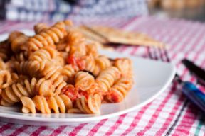 Fusilli al tonno fresco ed olive: ricetta