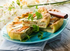 Torta salata vegetariana con zucchine e carote