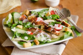 Insalata di pollo con maionese e avocado