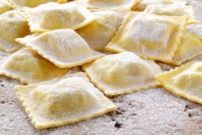 Ravioli ripieni di fonduta di formaggio