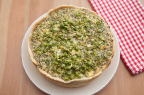 Torta salata con spinaci e piselli