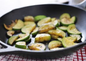 Zucchine in padella con formaggio