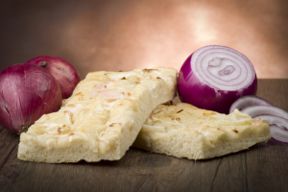 Focaccia con cipolle bianche e patate