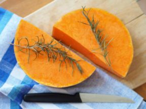 Carpaccio di zucca con pinoli e menta