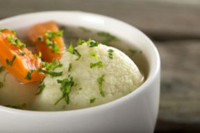 Gnocchi di semolino al salmone affumicato