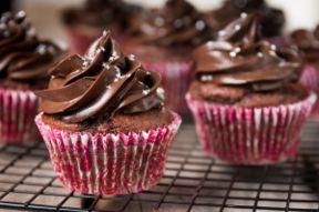 Cupcake al cioccolato e bacche di Goji