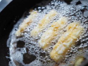 Formaggio fritto con salsa al latte di soia