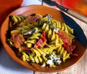 Fusilli alla carbonara aromatica e roquefort