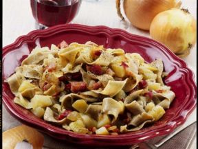 Tagliatelle con patate e pancetta