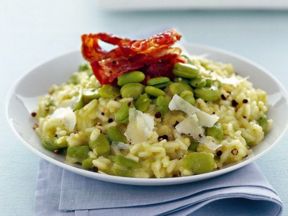 Risotto con fave e pancetta croccante