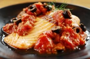 Pesce spada al sugo con finocchietto selvatico