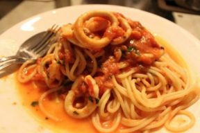 Spaghetti al sugo di calamari