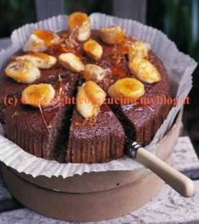 Torta al caffè con banane caramellate