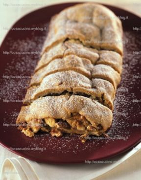 Strudel alla crema con noci e cannella