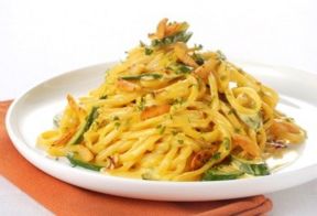 Linguine allo zafferano con zucchine