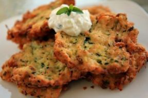 Frittelle di zucchine e formaggio Asiago al forno