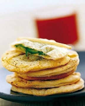 Focaccine con ripieno di  zucchine e mozzarella