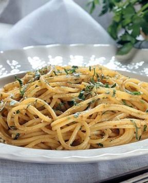 Spaghetti con nocciole e bottarga