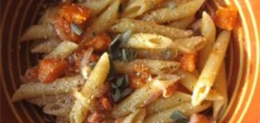 Penne, zucca e pancetta affumicata