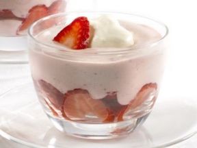 Mousse di yogurt e fragole