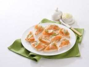 Tartine con crema di salmone